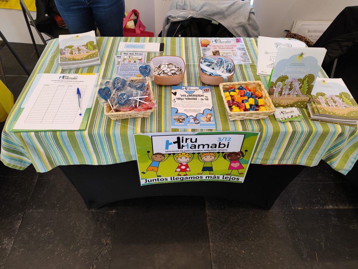 1ª Fiesta del Voluntariado en Baluarte , organizada en el marco del III Plan de Voluntariado de Navarra.
Objetivo  poner en valor personas voluntarias, entidades sociales.
Gracias por tener en cuenta a Hiru Hamabi | 3/12 entre otras asociaciones y colectivos🩵