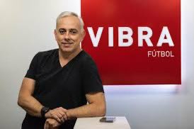 jdmpizarro's tweet photo. Gracias por tanto: Milad, Felicevich, Bragarnik y muchos sinvergüenzas más. Los empresarios y representantes corruptos, junto a las S.A., mataron al fútbol chileno. Lamentable, decadente y triste realidad 🤷🏻‍♂️😔😡🤬#Chile #VamosChile #Gareca #LaRojaxCHV #ANFP #Milad #Eliminatorias https://t.co/NTIwO4JhsU