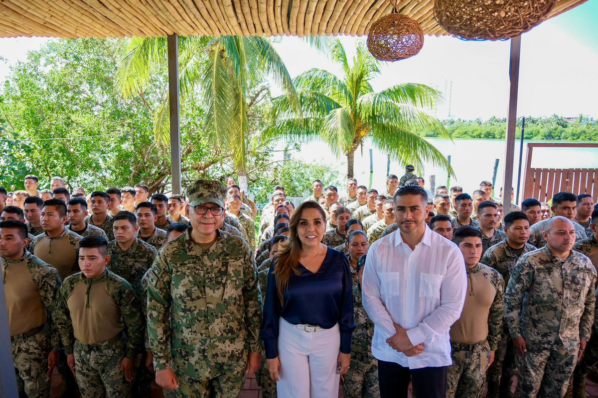 Concluimos reunión de trabajo con <a href="/GobQuintanaRoo/">Gobierno Quintana Roo</a>, <a href="/SEMAR_mx/">SEMAR México</a>, @SEDENAmx y #SSPC. Junto al <a href="/AlmiranteSrio/">Raymundo Pedro Morales Ángeles</a> presentamos y acordamos lineamientos de coordinación para la implementación de la estrategia de seguridad en la entidad. Reconocemos el apoyo de la Gobernadora <a href="/MaraLezama/">Mara Lezama</a>.