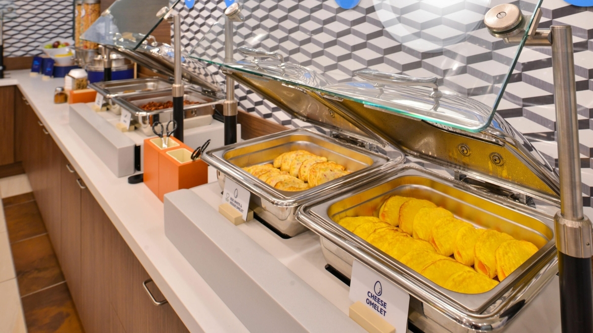 HIEX_manchester's tweet image. Start your day right with a delicious breakfast! 🍳 Enjoy a full breakfast buffet, including continental options, all included with your stay. Fuel up before your day of adventure! 🥐☕ #BreakfastIncluded #HotelStay #RiseAndShine