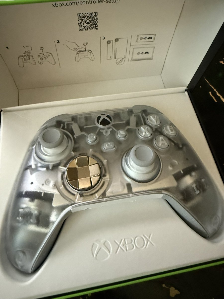 GeekLifeMike's tweet image. I don’t have a lot of controllers, i just like the special ones…Shoutout to @xbox for the love #XBOX #GhostCipher