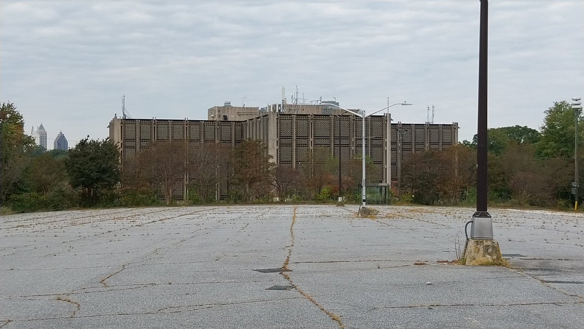 LiferGraffiti's tweet image. Don't mind me....just visiting Hawkins Lab 😱

#StrangerThings #HawkinsLab