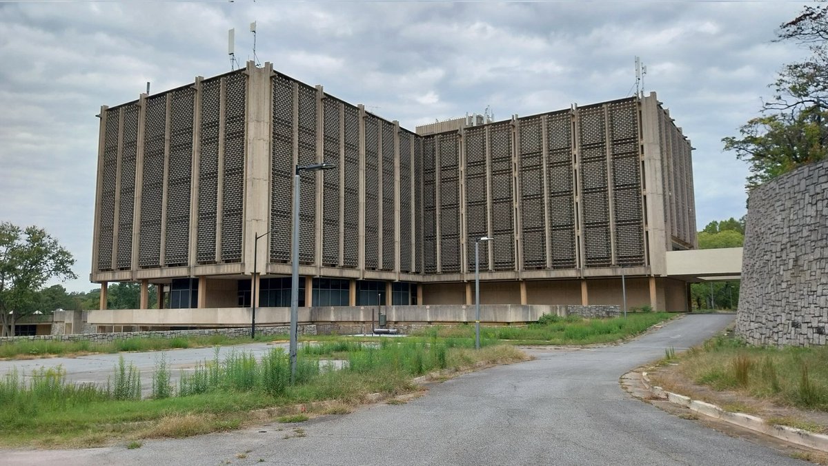 LiferGraffiti's tweet image. Don't mind me....just visiting Hawkins Lab 😱

#StrangerThings #HawkinsLab