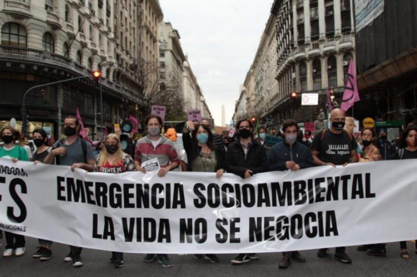 Grupo de Investigación de Estado y Sociedad - GIES (@gies_pucp) on Twitter photo 📃#DifusiónPapersGIES
En AL🌎, los #MovimientosSocioambientales han impulsado distintas normas, pero muchas no se implementan🤷🏻♀️
<a href="/manchavoraz1/">Zarai To</a> (<a href="/dptoccssPUCP/">Departamento de Ciencias Sociales PUCP</a>) y #EduardoSilva (<a href="/Tulane/">Tulane University</a>) analizan el impacto de estos movimientos en las políticas ambientales🌿
Te contamos más🧵👇🏼 📃#DifusiónPapersGIES
En AL🌎, los #MovimientosSocioambientales han impulsado distintas normas, pero muchas no se implementan🤷🏻♀️
<a href="/manchavoraz1/">Zarai To</a> (<a href="/dptoccssPUCP/">Departamento de Ciencias Sociales PUCP</a>) y #EduardoSilva (<a href="/Tulane/">Tulane University</a>) analizan el impacto de estos movimientos en las políticas ambientales🌿
Te contamos más🧵👇🏼