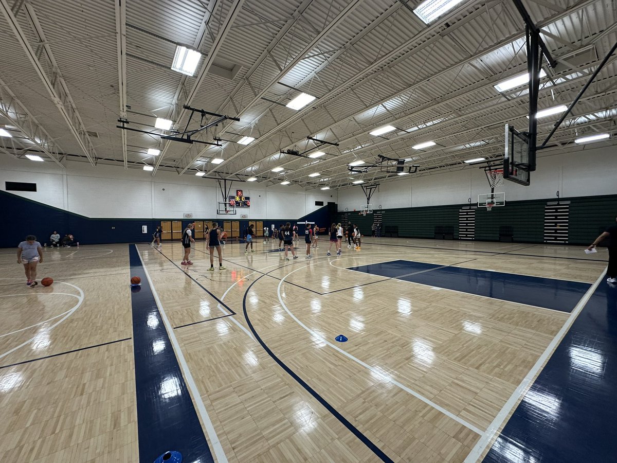 Monday training kids getting after it 
<a href="/MissouriPhenom/">Phenom Basketball</a> #kchub