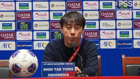 SiaranBolaLive's tweet photo. Coach STY on Kekalahan dari China

🗣:"Pertama-tama, selamat kepada tim China atas kemenangannya. Kedua tim menunjukkan keinginan untuk menang, dan tim China memiliki keinginan yang lebih kuat untuk menang daripada kami," 

"Indonesia memiliki masalah dengan menurunnya konsentrasi dalam pertandingan. Bola pertama seharusnya lebih fokus, dan bola kedua justru kehilangan kendali. Ini yang harus kita renungkan,"

"Hari ini kami kalah, kami punya performa bagus. Ini bukan akhir, jadi kami akan mempersiapkan untuk laga selanjutnya. Semoga kami bisa menunjukkan performa itu,"

[CNN/Kompas]