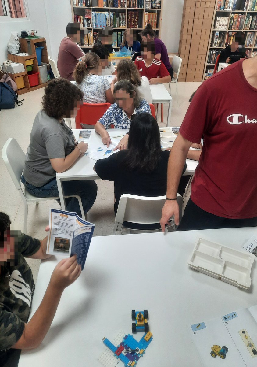 AFIM21_alm's tweet image. Disfrutando y aprendiendo hoy en el taller de "Desarrollo de habilidades STEAM a través de Lego® Spike Prime" con los usuarios.
Gracias @MeetAndCode, @TechSoup_Spain y #AmazonFutureEngineer por el apoyo
#MeetAndCode
#meetandcode2024
#digitalskills4all
#collectiveimpact
#codeEU