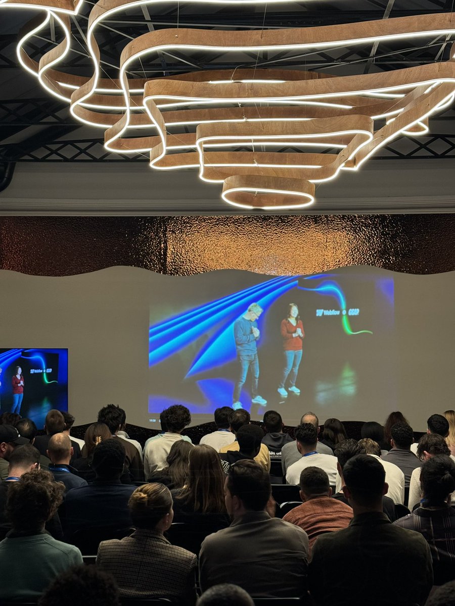 florian_bodelot's tweet photo. 📸🇫🇷 A quick snapshot from the #2 #WebflowWatchParty in Paris tonight—lots more coming soon!
Glad to partner with and share community moments alongside amazing people. 🙌 https://t.co/m3Dbwp0QCo
