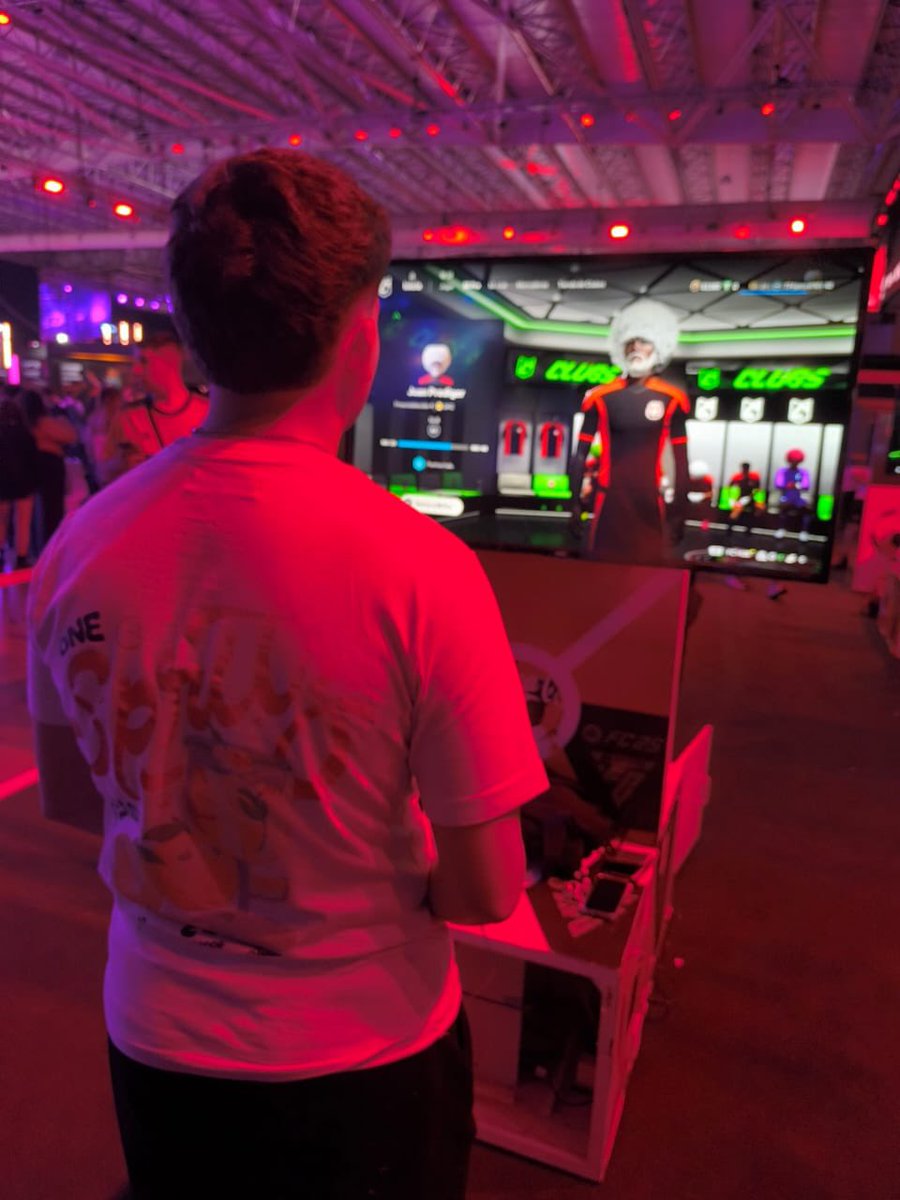 PredigerJuan's tweet photo. Sueño Cumplido AGS24 🦊🎮
@rebelfoxgaming https://t.co/WKSDga5egX