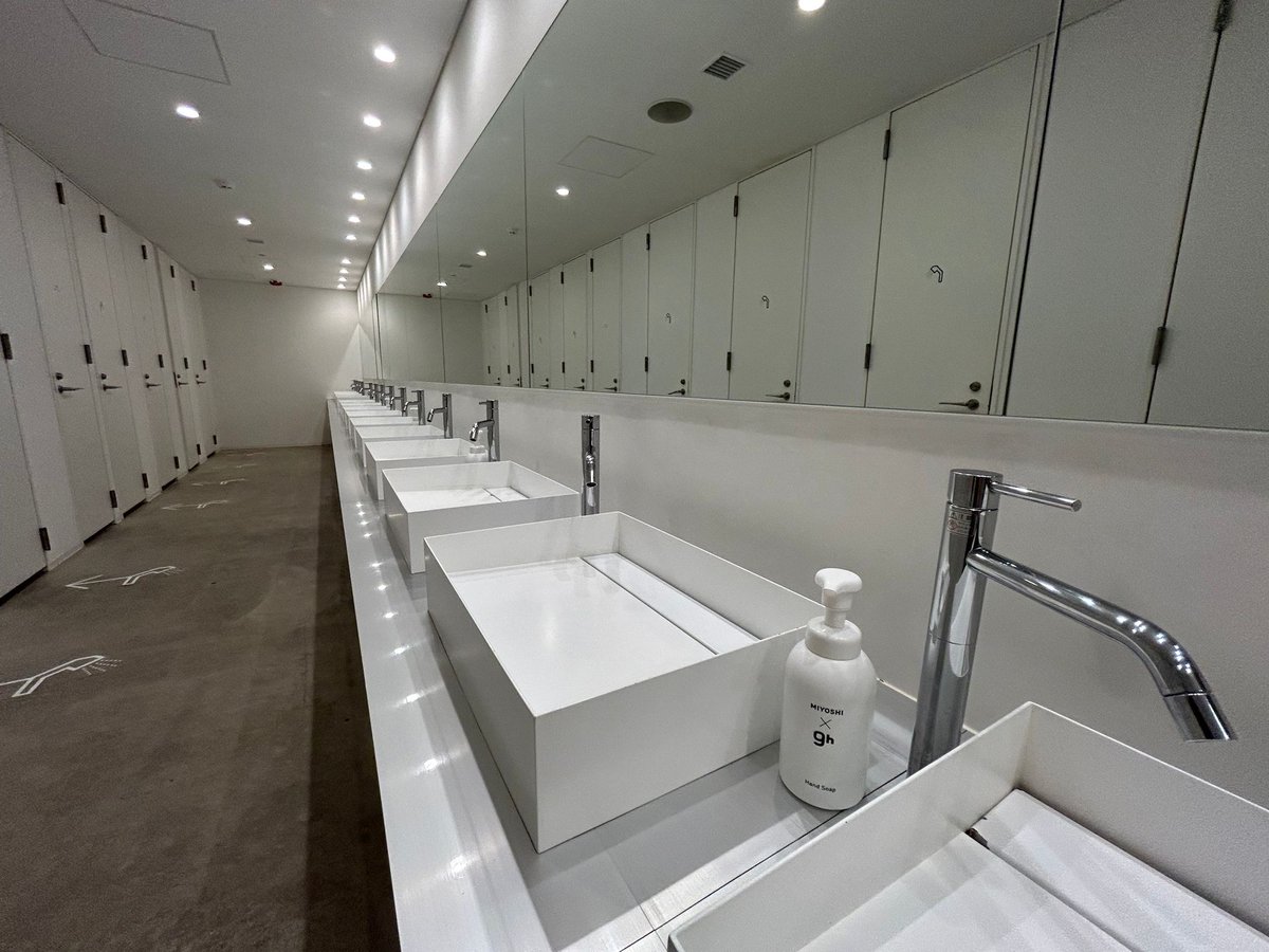 シャワーは700円で、1時間以内のご利用が可能（利用可能時間14:00