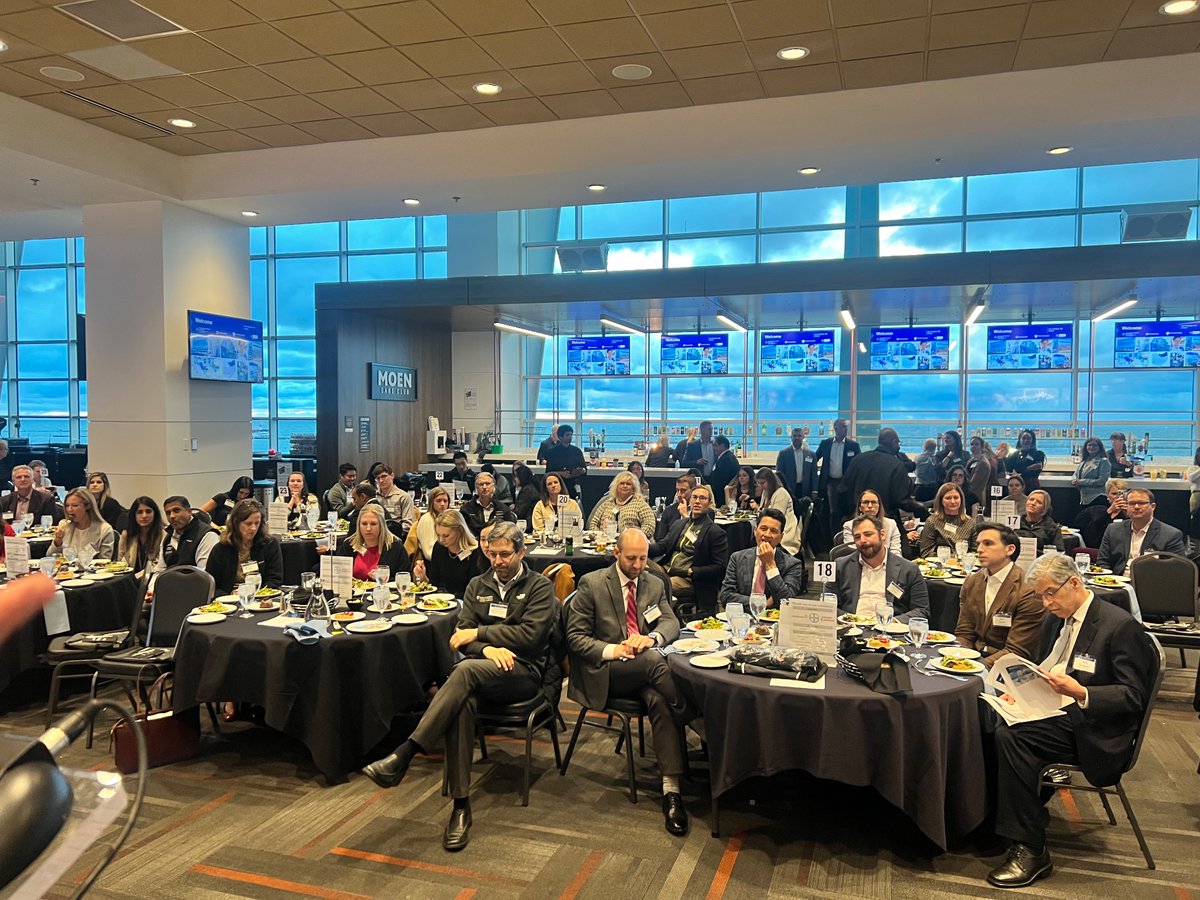 shilpaonc's tweet photo. Dr.Gary Schwartz Director @caseccc @UHhospitals @CleClinicMD kicks off our 1st GU consortium @Browns stadium! Highlights the combined efforts  that make us  strong! @PBarataMD @GUONCGarciaJA @MosheOrnsteinMD @ChrisWeeMD @AmandaNizamMD @JasonBrownMDPhD @LauraBukavinaMD @DrSpratticus