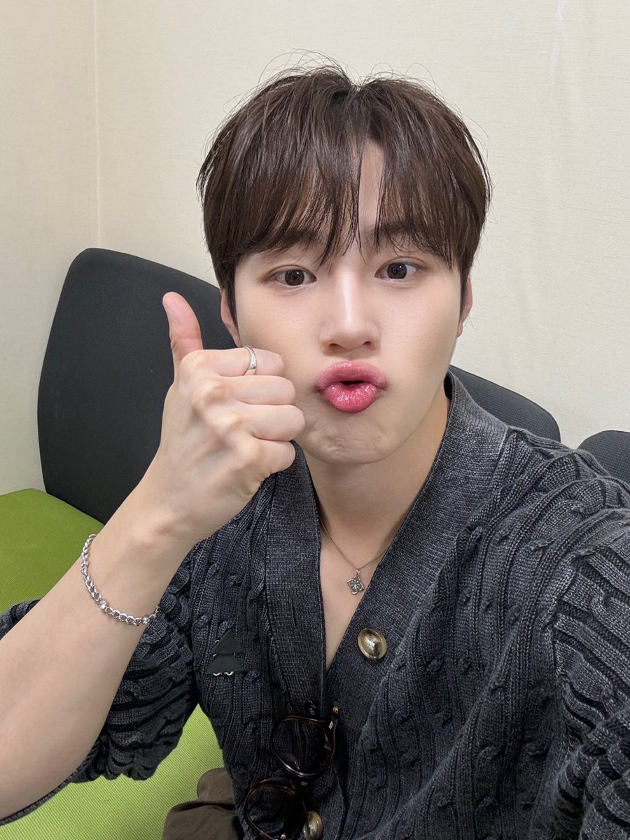 [#하성운] ⏰ 
  
잠시 후 7시 40분! tvN <놀라운 토요일>에 하성운이 출연합니다📺 
재미💯 받쓰판의 새로운 획을 긋고 온 성운이의 활약을 보러 함께해요! 
  
#HASUNGWOON #놀라운토요일