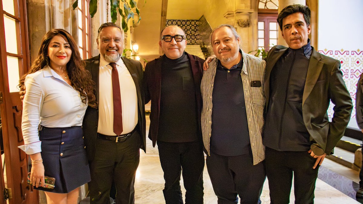 erika_jurez's tweet photo. Fue un honor estar presente en el último informe del #JefeDeGobierno, @martibatres. 🙌 Este momento marca el cierre de una etapa de grandes transformaciones y avances para el bienestar de la #CDMX. 🌃 Me siento orgullosa de haber sido parte de este equipo, que ha trabajado incansablemente impulsando cambios que dejan huella.