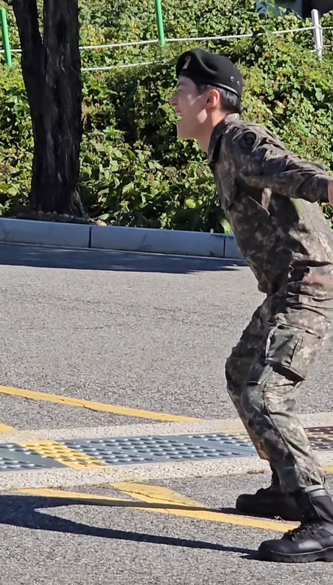 서로 나 안아를 외침