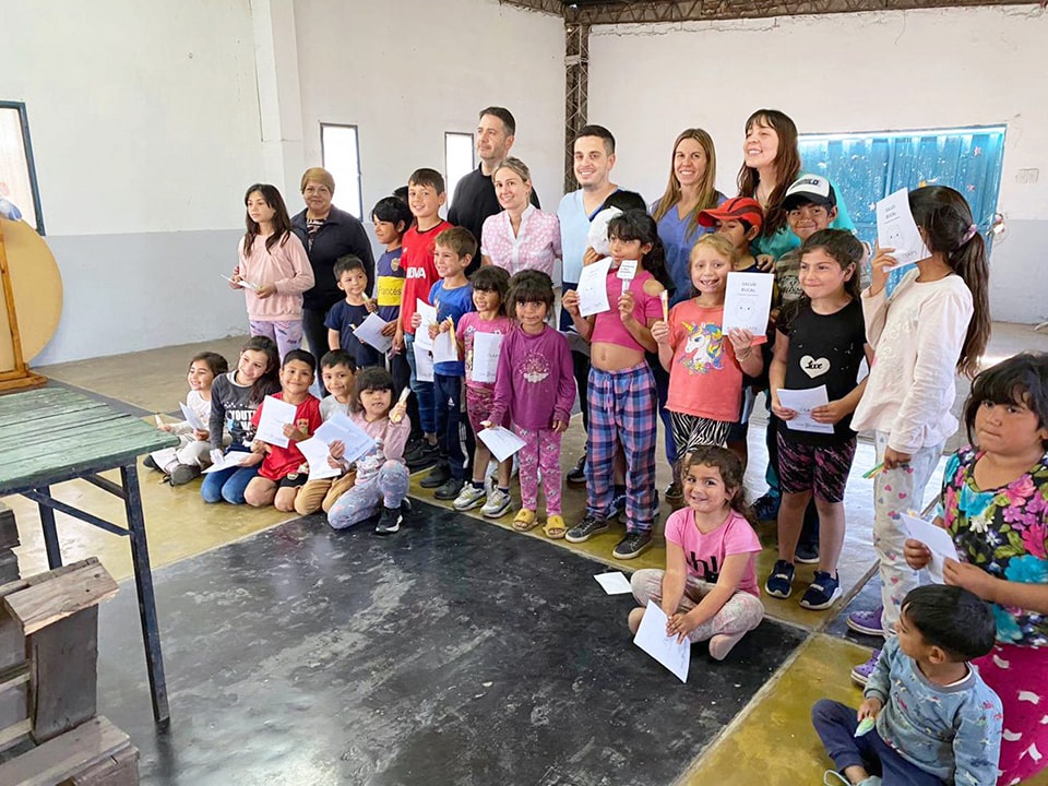 🦷 Semana de la Salud Bucal en los barrios San Juan y El Progreso 🦷

El servicio de odontología llevó adelante actividades educativas y de prevención en el Barrio San Juan y en la Sociedad de Fomento del Barrio El Progreso, en el marco de la Semana de la Salud Bucal.