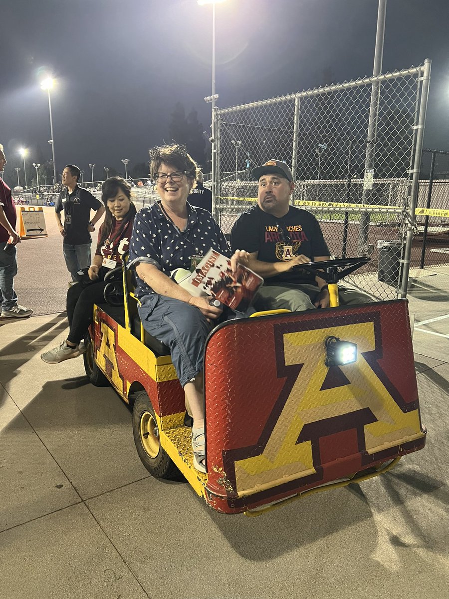 HalimStephaniee's tweet image. 😃 🎉 #AUSDappreciation @ArcadiaUnified @aefpres @CaminoGrove @ReneeCostarella #teacherlife 👩🏻‍🏫 #StudentSuccess 🎉 💞 Always a nice way to celebrate a new year at a 🏈 🏟️🏉game! 👏🏼 Special thanks to our sponsors @FoothillCU for our 🌮 🌮 🌮 #BetterTogether
