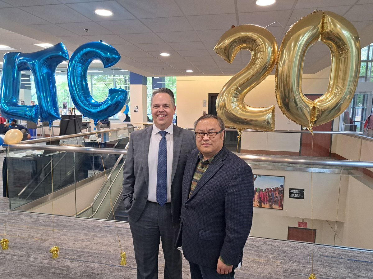 WhoRUServing's tweet image. 🌟 #ValueGiverSpotlight: Jon Neilson 🌟
Since 2017, Jon has transformed the @csplibrary into an innovative hub for learning. His leadership, humor, and genuine care inspire both students and colleagues. Thank you, Jon! #InnovativeLeadership #WeAreCSP