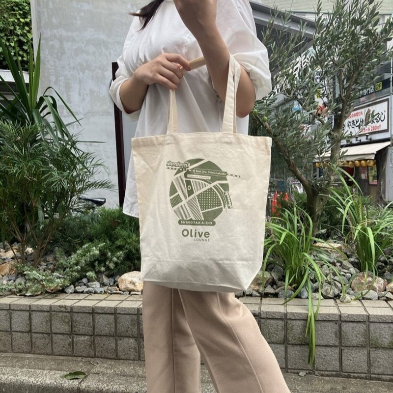 smbc_midosuke's tweet photo. ミドすけだよ！

#OliveLOUNGE下高井戸 のオープンを記念して、店頭でオリジナルトートバックを配るんだって！

オープン日の10/7から数量限定みたいだから、ぜひ行ってみてね。

ボクもこのトートバックを持って、下高井戸をお散歩したいな♪

#Olive #OliveLOUNGE