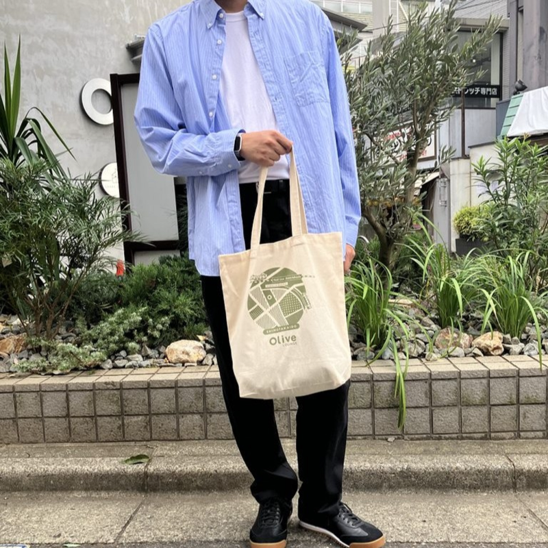 smbc_midosuke's tweet photo. ミドすけだよ！

#OliveLOUNGE下高井戸 のオープンを記念して、店頭でオリジナルトートバックを配るんだって！

オープン日の10/7から数量限定みたいだから、ぜひ行ってみてね。

ボクもこのトートバックを持って、下高井戸をお散歩したいな♪

#Olive #OliveLOUNGE
