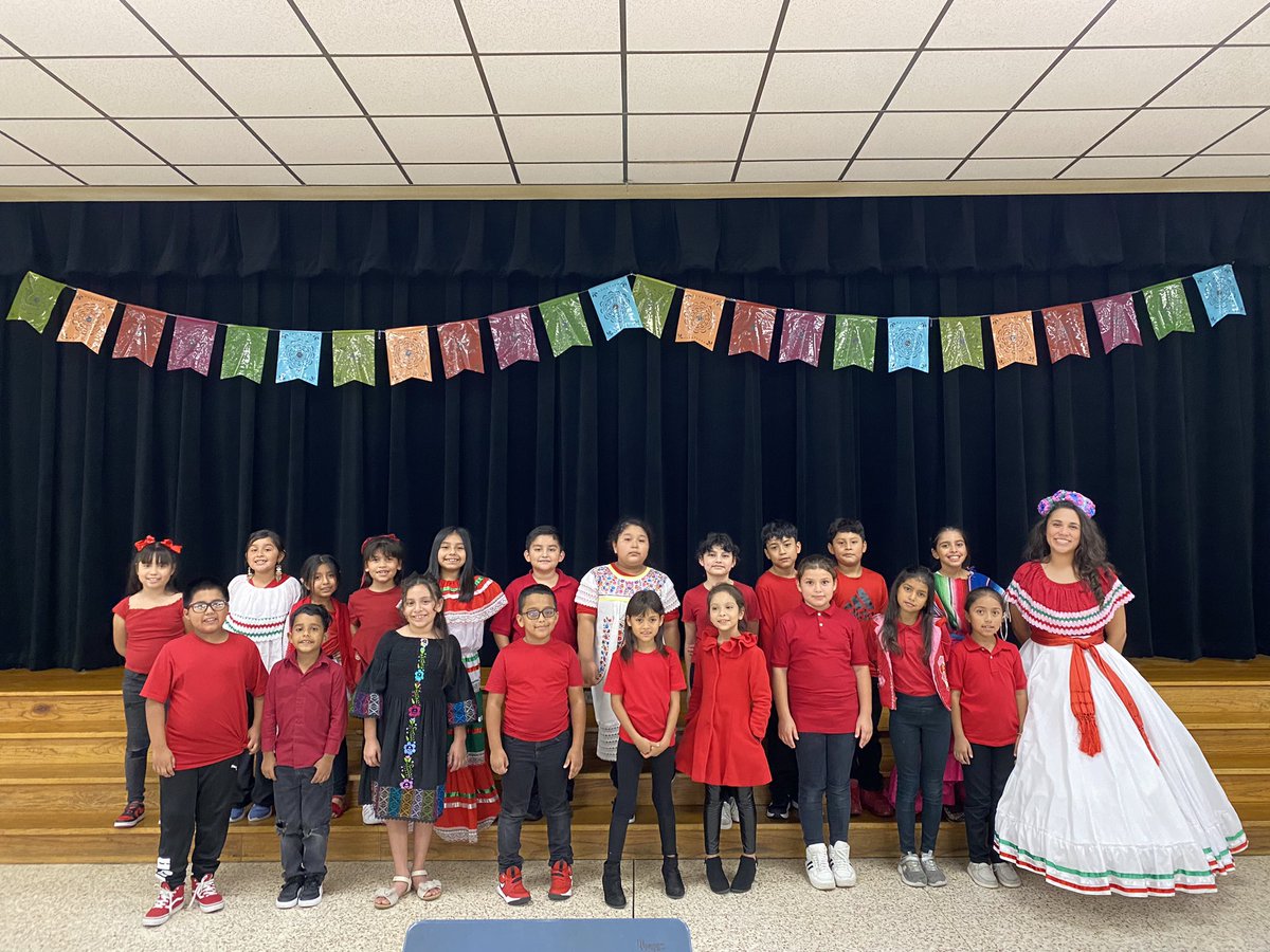 Mrs_Solis_87's tweet photo. Hispanic Heritage Program! Kiddos did amazing, so proud of such incredible talent from my 3rd grade class (and Alina joining from 4th grade 🩷) #HispanicHeritageMonth #Hispanidad2024 @AldineISD @CarawayES_AISD @CarawayAld_ISD @SarahPrather11 @_JanetTaylor @kojessie @MsColeman07 https://t.co/cxoUYYZYmM