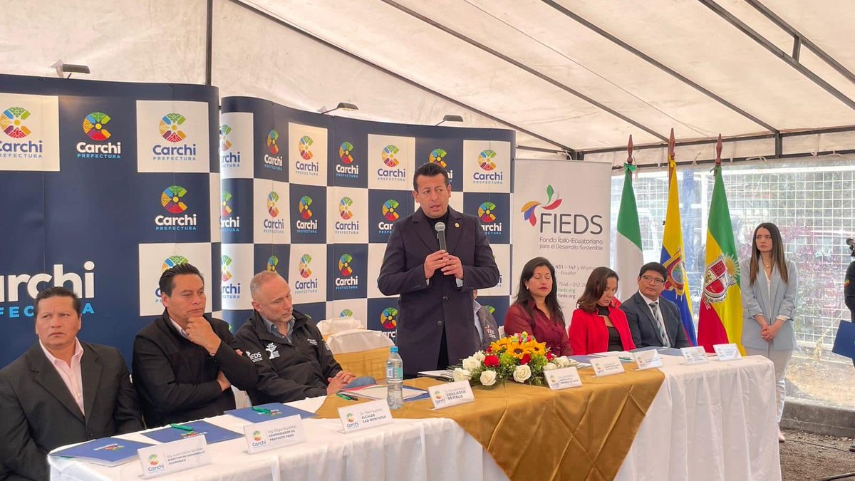 ItalyinEcuador's tweet photo. 🇮🇹🤝🇪🇨 |  El Embajador de Italia, @giovadavoli, participó junto al Prefecto del Carchi, Julio Robles y autoridades locales, en el evento de inauguración del Laboratorio de Lácteos, Suelos y Agua financiado por el @FIEDSprograma y ejectutado por la @CarchiPrefectur. https://t.co/at6IdGSKdJ