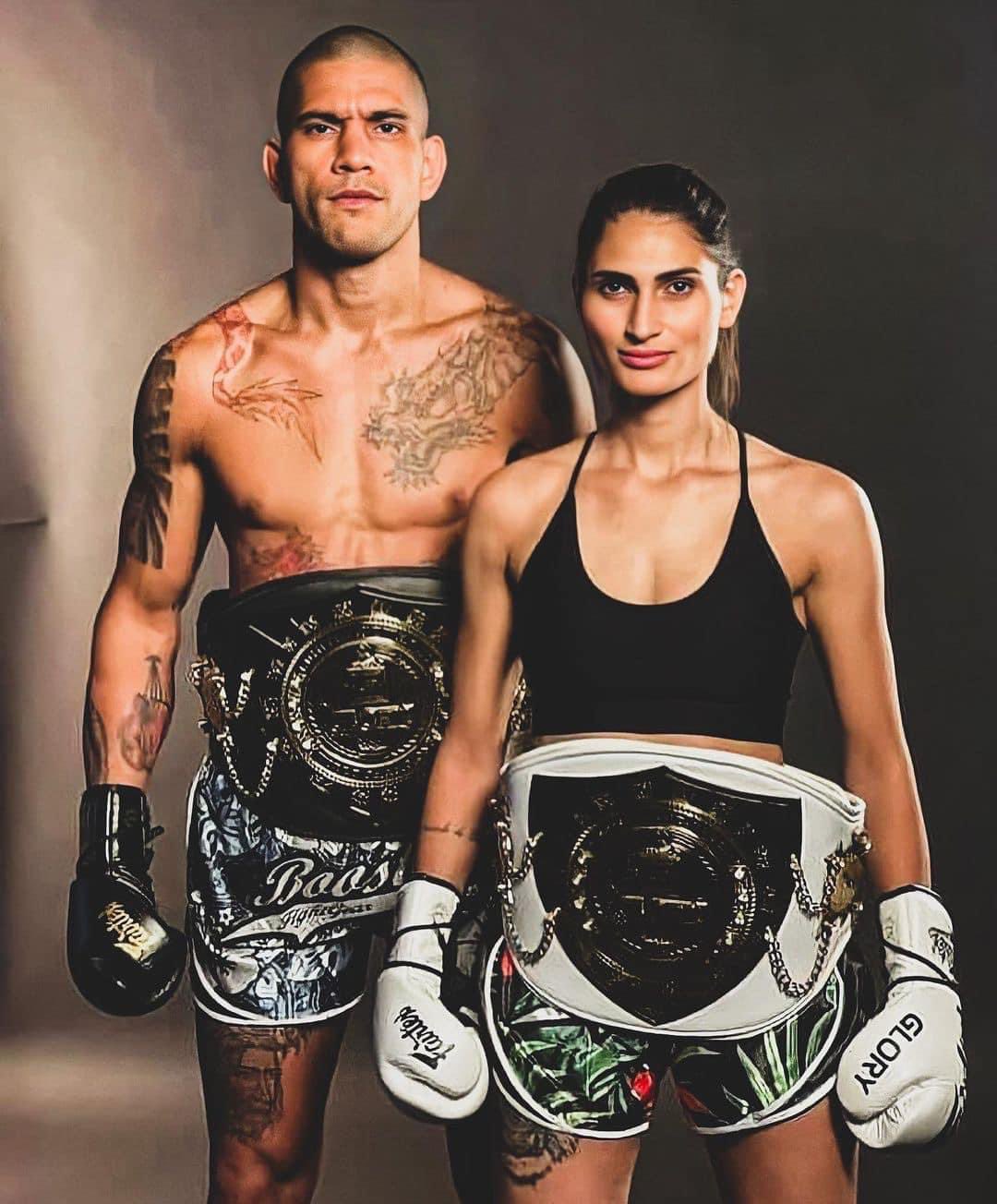 MMA Casuals on X: "????Aline Pereira (Alex's younger sister) is set to  compete for @KarateCombat at #KC50 on October 11th ????‼️ Aline is 5'9 with a  70in reach????⚔️ https://t.co/EeaKBi3zpC" / X
