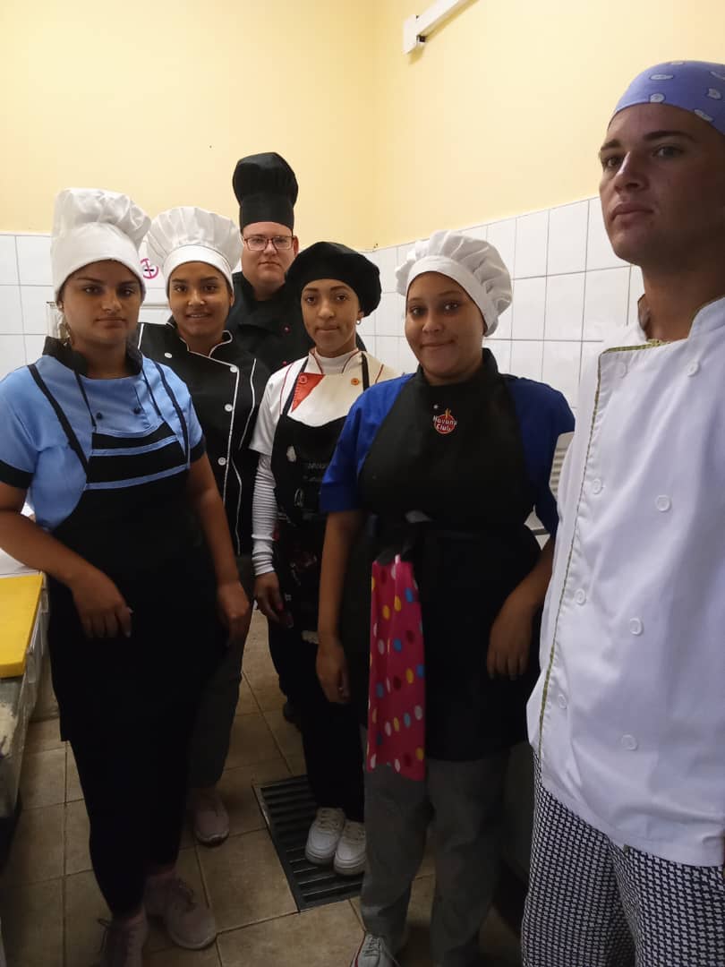 CCTcfgos's tweet photo. Culminó con excelentes resultados el examen de Tecnología de las especialidades de Servicios Gastronómicos, Cocina y Regiduría de Piso. ¡Felicidades a nuestros estudiantes! 🥳

#formatur #formaturCienfuegos #mintur #Cuba #Cienfuegos https://t.co/0WsWcfHWYk