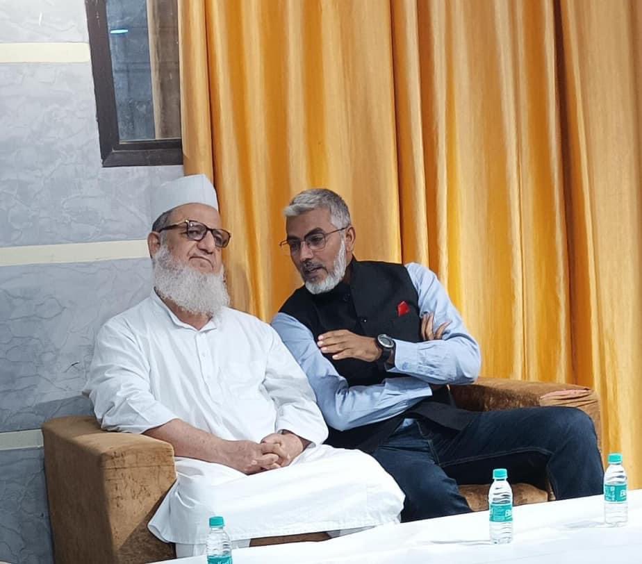 IMSahalQureshi's tweet photo. या अल्लाह मुझे तू इन उलेमा के क़दमों की धूल बराबर ही बना दे…

उम्मत की मज़बूत साख़ हो तुम और तुम्हारे क़दमों की राख़ हैं हम… https://t.co/7v7tcg3ws4