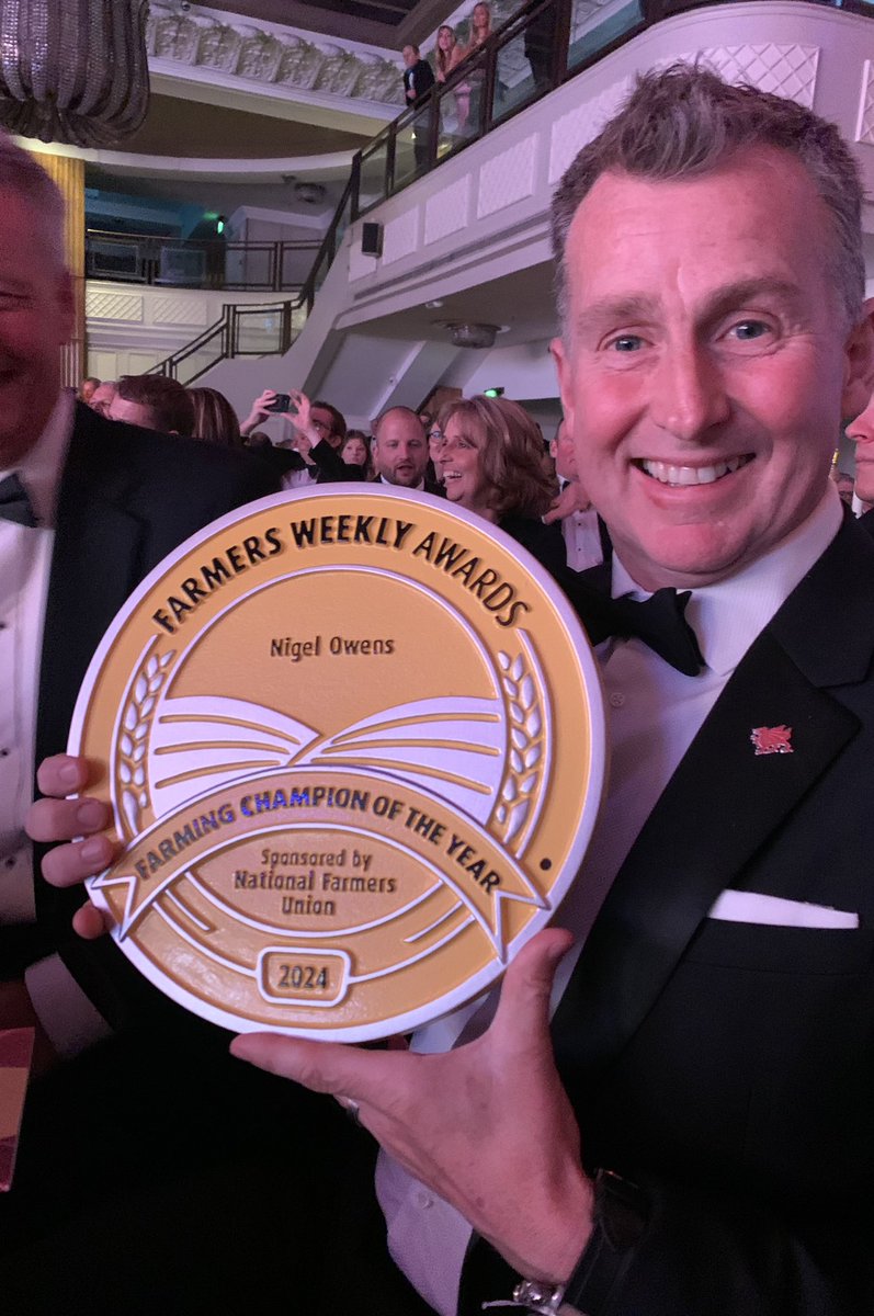 Nigel Owens MBE tweet media