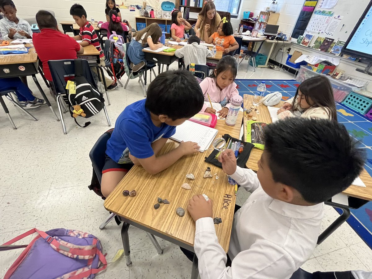 Rmorrison_hasty's tweet photo. Third grade geologists used science tools to magnify their learning and classify rocks by their physical attributes. #Geology  #thirdgraderocks #letsrock #magnifylearning #learningisajourney #elevatetheexcellence @MadisonDionne2 https://t.co/CPEKXMj6Jl