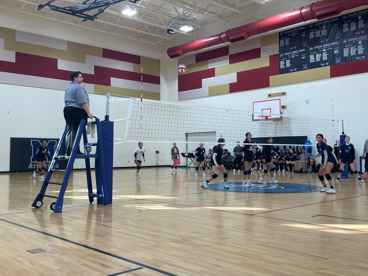 MrsGalvan253's tweet photo. We got spirit yes we do 💙🤍📣🏐Shoutout to the coaches for leading the way!!!
#theStrausWay
@NISDStraus https://t.co/szkssZbpno