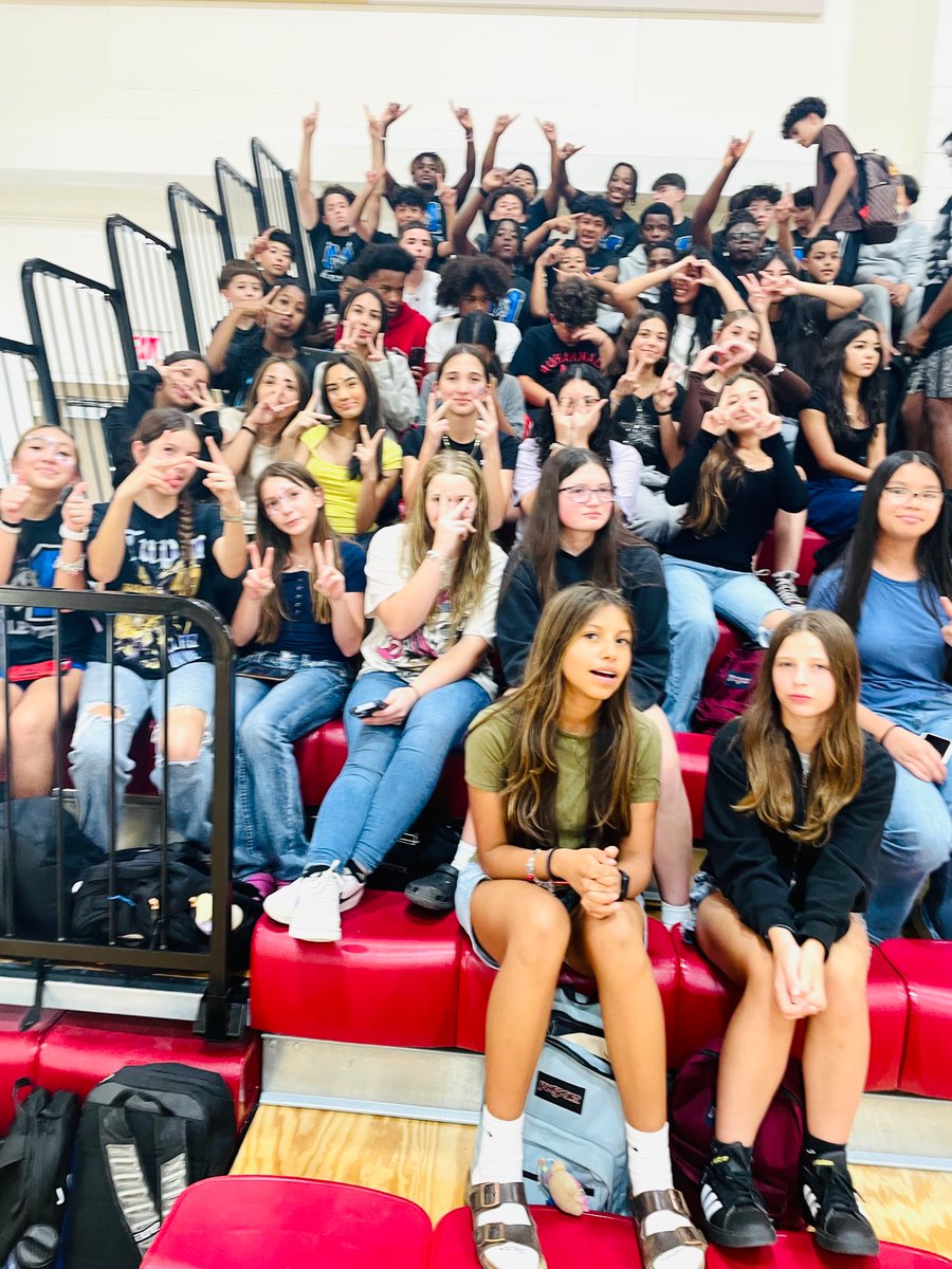MrsGalvan253's tweet photo. We got spirit yes we do 💙🤍📣🏐Shoutout to the coaches for leading the way!!!
#theStrausWay
@NISDStraus https://t.co/szkssZbpno