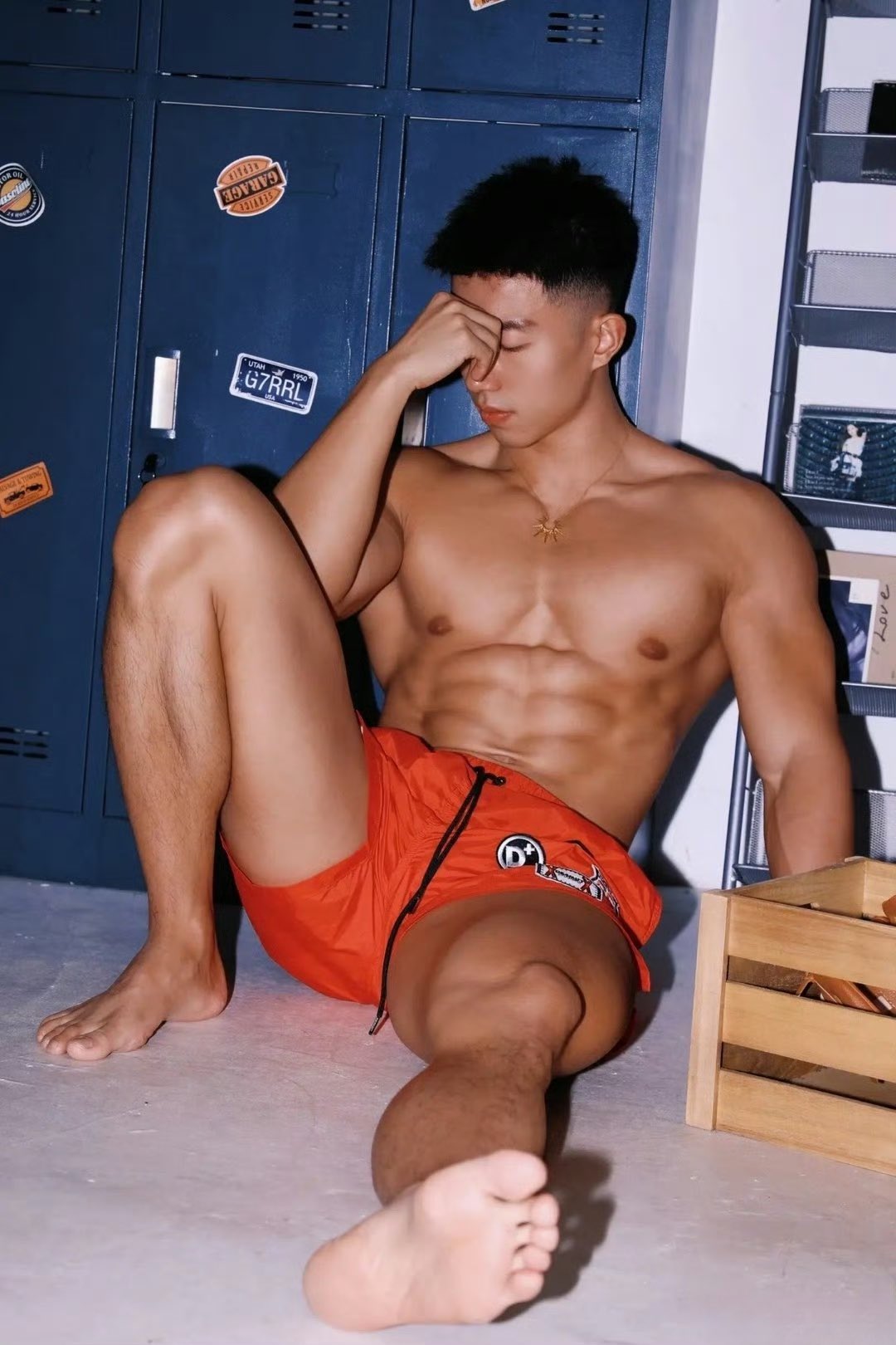 X.com.kaychopath.asianguys.AI.asians.photos 