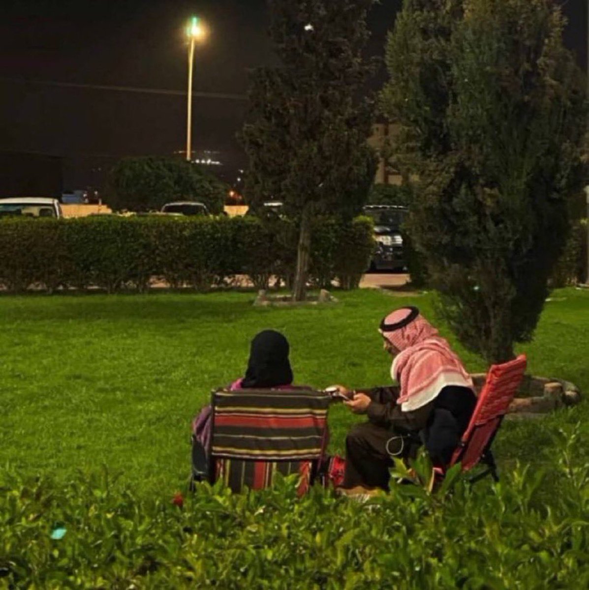 _mad7_'s tweet photo. "معك ماشلت في صدري حزن مثقال من ذرة
معك حتى العمر لا ضاق .. تفسح له تعاليلك❤️" https://t.co/WwRAytIbUm