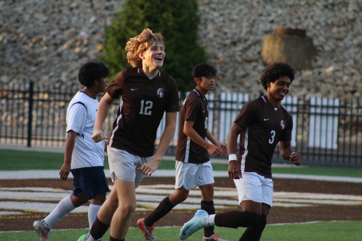 Roger Bacon Athletics (@rbspartans) on Twitter photo ⚽️ <a href="/RogerBaconBSoc/">Roger Bacon Boys Soccer</a> leads DePaul Cristo Rey at the half at The Bron!
Spartans 6, Bruins 0
#HailSpartans ⚽️ <a href="/RogerBaconBSoc/">Roger Bacon Boys Soccer</a> leads DePaul Cristo Rey at the half at The Bron!
Spartans 6, Bruins 0
#HailSpartans