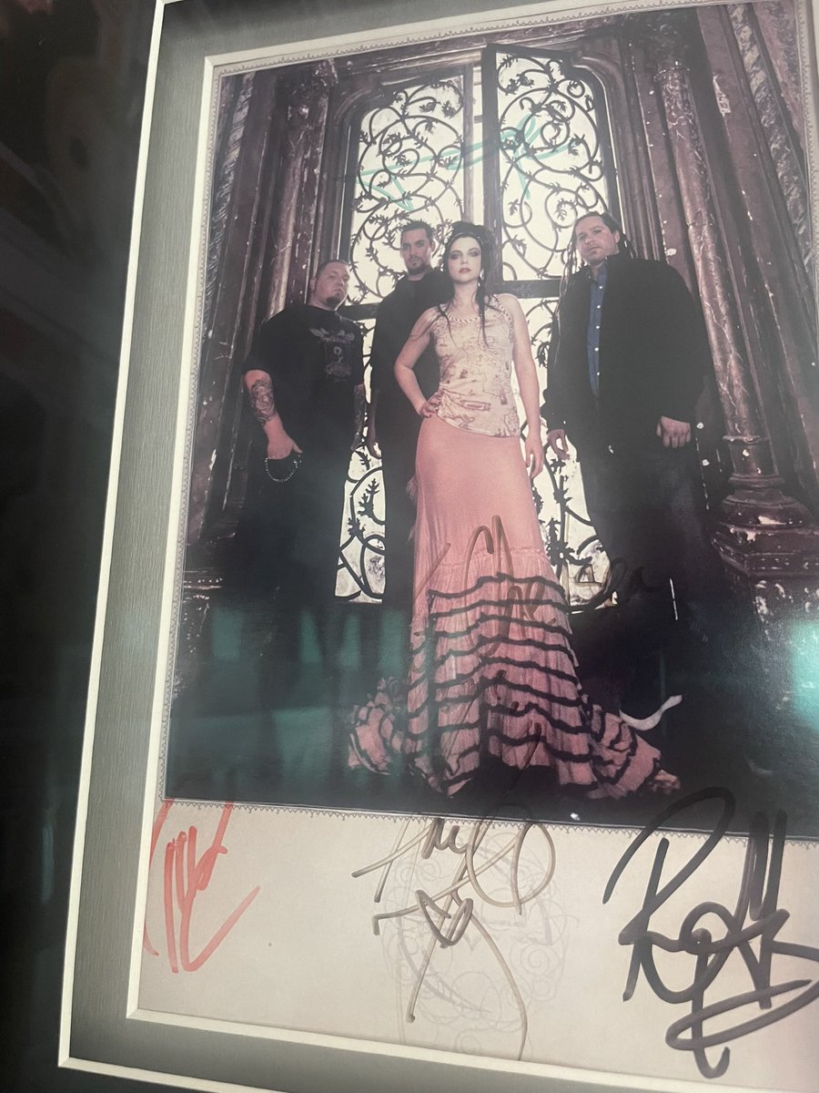 shunpiker65's tweet photo. OTD in 2006
@evanescence @AmyLeeEV @MadameDoubletap @daniellec7699 
@Tim_McCord @chelseacantos @WillFnHunt 

😎🤘🏻❤️ https://t.co/T0Upmw2ITU