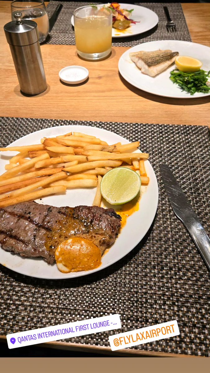 patstravelrevu's tweet image. #Qantas #FirstClassLounge  #LAXAirport #TBIT patstravelreviews.com #airportlounge #airlineclub #airlinelounge #Airport #travel #luxurytravel #aviation #avgeek #LAX #QantasAirways #Oneworld #FirstClass #MinuteSteak #patstravelreviews