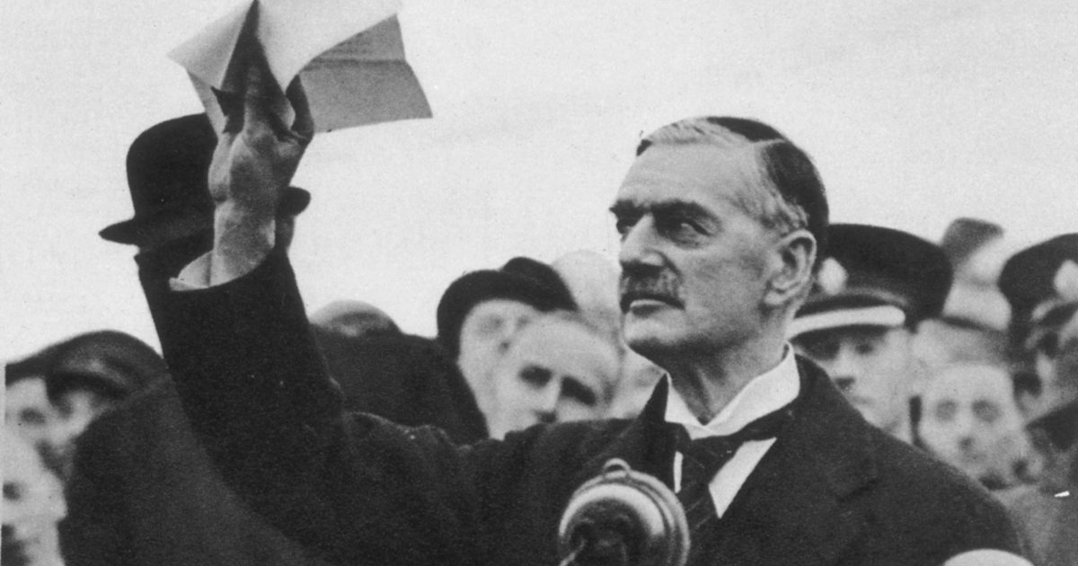 ThinkifyUsa's tweet photo. In 1938, Brit PM Chamberlain claimed "peace for our time" on signing the agreement allowing Hitler to annex the German-speaking part of Czechoslovakia
His failed appeasement emboldened Hitler, leading to WWII
#TrumpAppeasement
#TrumpFearsPutin #RussiaUnchecked
#ProudBlue #DemsUnited
.../2 memes 👇