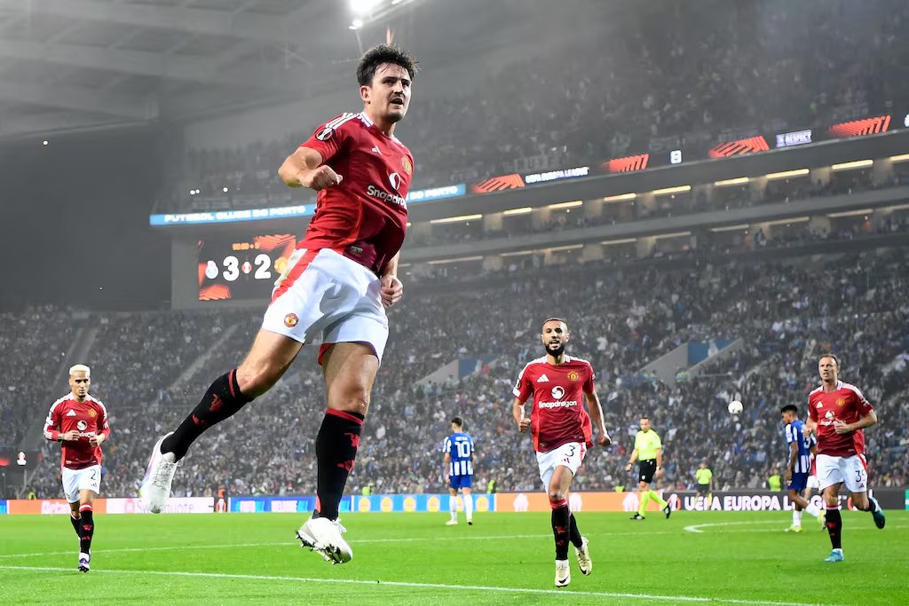 StretfordPaddck's tweet photo. 🗣️ Harry Maguire on if the players still believe in Erik ten Hag (@footballontnt):

"Yeah, definitely. I've played for this club for 6 years, so I know how it works when you go through a bad spell players come under pressure but also the manager does.

"He's experienced enough, been in the game long enough and been at the club long enough to learn how to deal with it - it's part and parcel of the privilege of playing for this club."

#MUFC