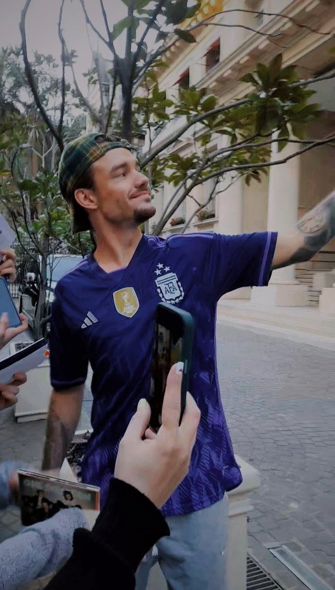 ___orianab's tweet photo. liam te amo el mejor día de mi vida encima se puso la camiseta de argentina otra coronación de gloria 🇦🇷🇦🇷 https://t.co/kbRNcLBV16