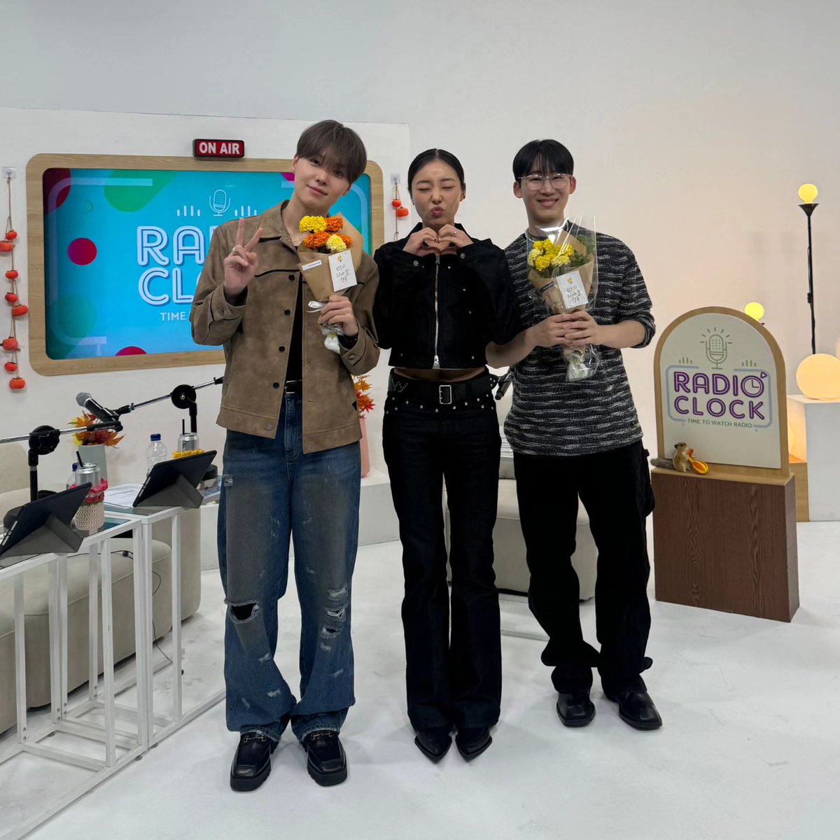 LC_Sinformation's tweet photo. 241001 @radio_clock1516 Instagram(2)

https://t.co/GgtLDQk6x6

@LC__Ashley #LADIESCODE #레이디스코드 #ASHLEY #애슐리 #CHOIBITNA #최빛나 #AshleyChoi #RADIOCLOCK #라디오클락 #DABIT #다빗 #Jaynlee #제인리

[💿Beyond the Hits🎤]

The last artist we've recognized is
🥹'Ash's memory-filled group' 💜<LADIES' CODE>!🫶🏻

It's sung by Davit and JaeYoon,
Ash sang with them is
<LADIES' CODE - Pretty Pretty>😍

The song that the two of them chose!😘
<Chaconne>, chosen by the two of them together through their hearts
🌼 <Lorelei, I'm Fine Thank You> by Davit
🌼 <I won't cry, FEEDBACK (Your answer is)> by JaeYoon

Davit and JaeYoon together live so far
Thank you so much for everything😊💕