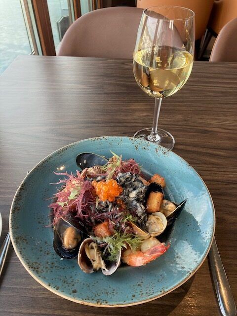 Try the Seafood Carbonara at Lift Bar &amp; Grill (333 Menchion Mews ) today through to October 27 in the Vancouver Pasta Challenge, here are the details buff.ly/3ZK0OP7 #pastachallengeyvr