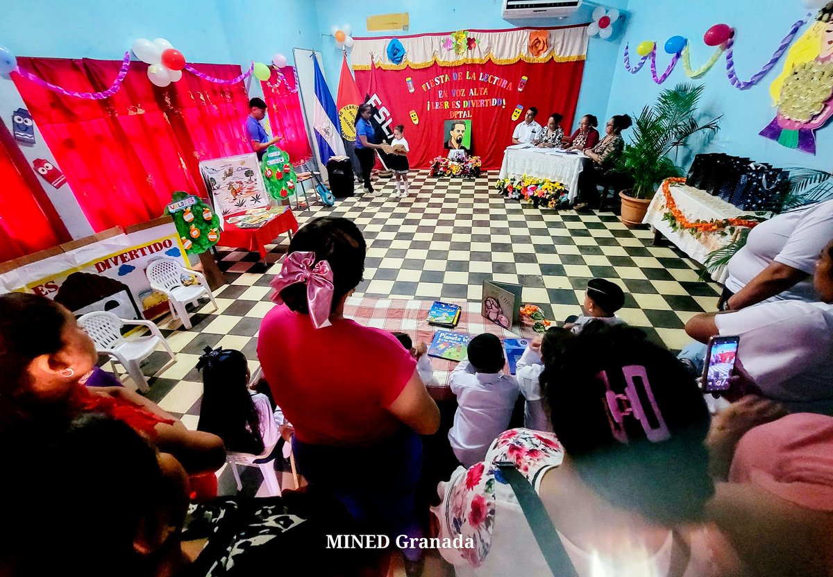 MinedGranada's tweet photo. Fiesta de la Lectura en Voz Alta 📖
¡Leer es Divertido! etapa departamental, con el objetivo de fomentar el disfrute de la lectura y cultivar el hábito lector, con el protagonismo de estudiantes de segundo grado. https://t.co/6iKTMtZuiG