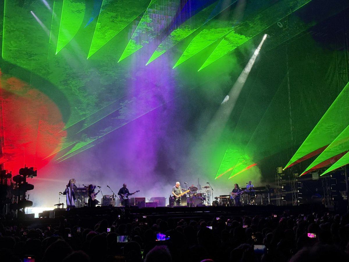 mitico_lg's tweet photo. Finalmente!!! Un sogno che si avvera @GilmourTour @davidgilmour @GilmourRomany #DavidGilmour https://t.co/lhfxmi3YcO