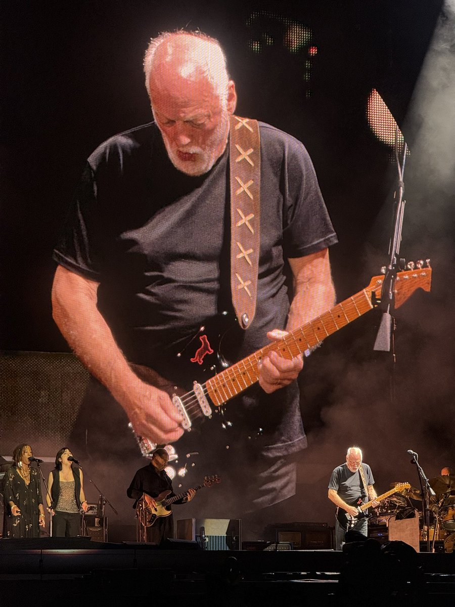mitico_lg's tweet photo. Finalmente!!! Un sogno che si avvera @GilmourTour @davidgilmour @GilmourRomany #DavidGilmour https://t.co/lhfxmi3YcO