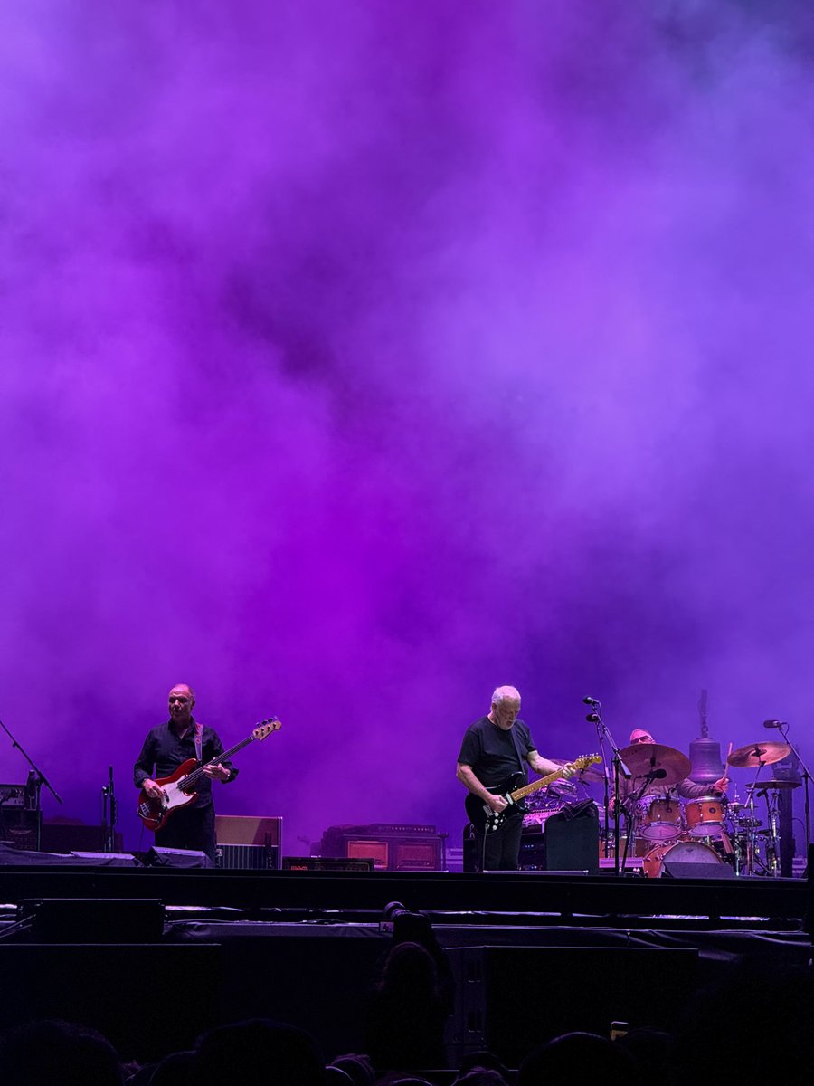 mitico_lg's tweet photo. Finalmente!!! Un sogno che si avvera @GilmourTour @davidgilmour @GilmourRomany #DavidGilmour https://t.co/lhfxmi3YcO