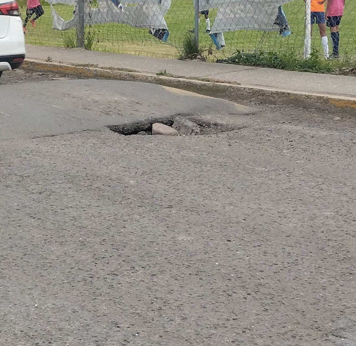 CesarTorresMT's tweet photo. @GobiernoCholula @PaolaAngonS Pregunta sería: ¿Y si en lugar de gastar en y andar colgando pendones mejor gastan en material y se ponen a bachear? Quedo a sus órdenes @carlosmartinh
@JCarlos_Valerio https://t.co/ONhWhzurPq