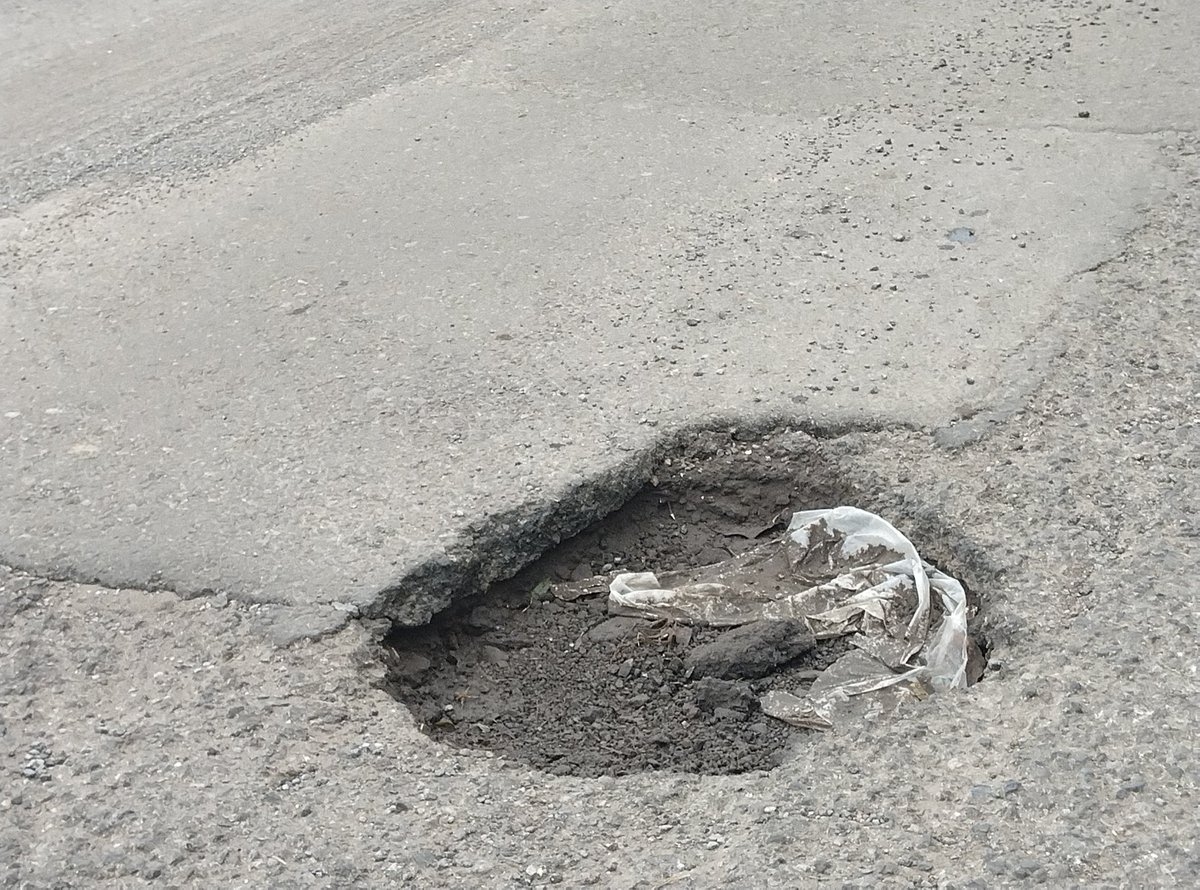 CesarTorresMT's tweet photo. @GobiernoCholula @PaolaAngonS Pregunta sería: ¿Y si en lugar de gastar en y andar colgando pendones mejor gastan en material y se ponen a bachear? Quedo a sus órdenes @carlosmartinh
@JCarlos_Valerio https://t.co/ONhWhzurPq