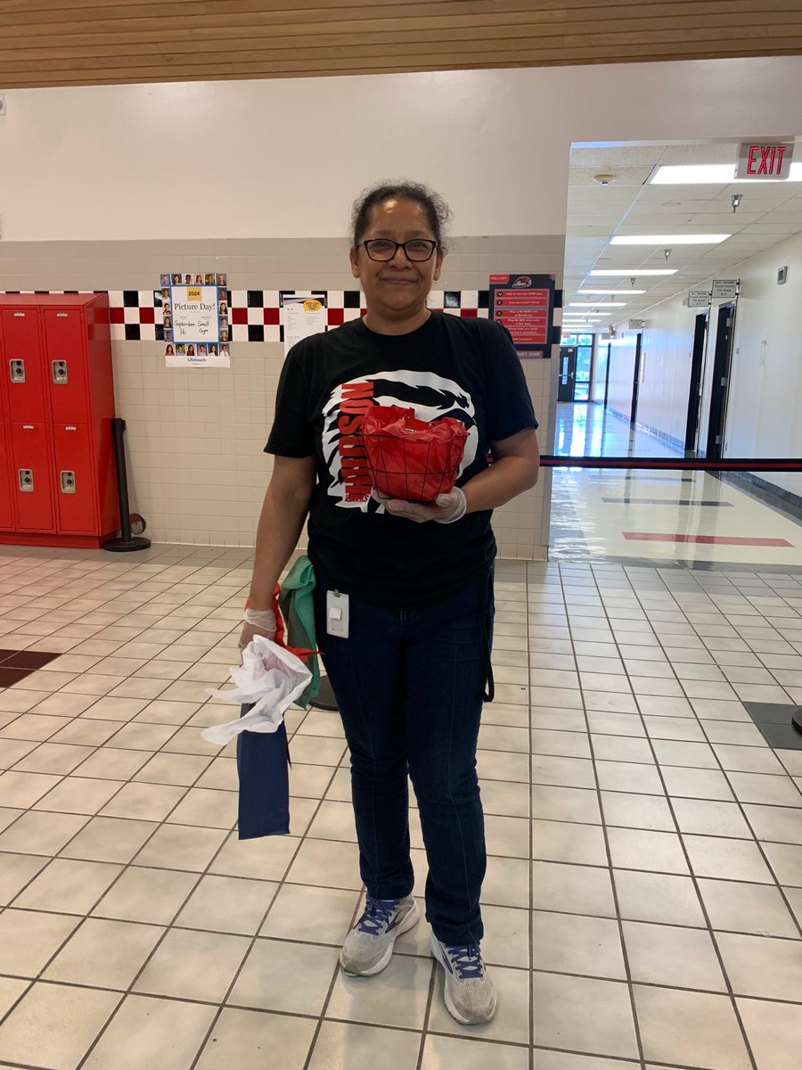 MrsBell00's tweet photo. Hudson StuCo and PTA celebrating our wonderful custodians! Thank you for all that you do! @hawkpta @Hudson_Hawks  @wongashley99  @BFigarelli  @LaketaVGraham  @MrMcMahonAP https://t.co/7dXZufCA33