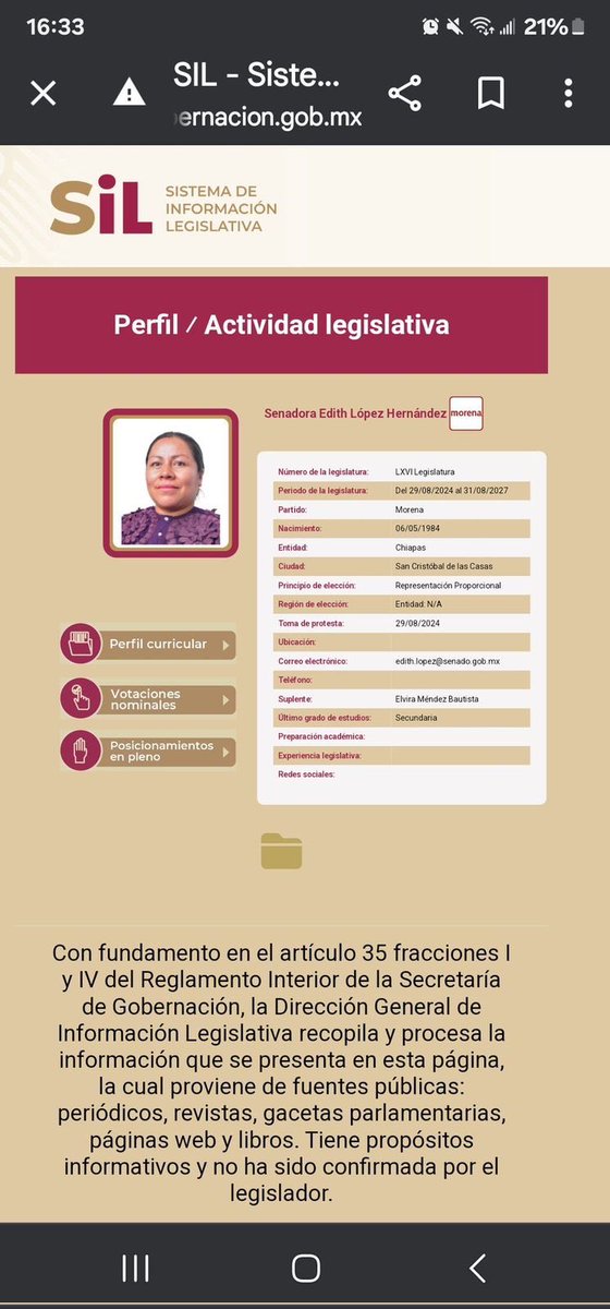 Se puede ser senador de la república con la pura secundaria.

Una persona juzgadora federal tiene al menos maestría o doctorado en derecho.

El senador no trabaja toda la semana y puede tener otras remuneraciones. 

El juez debe estudiar sus asuntos 24/7 y no puede recibir